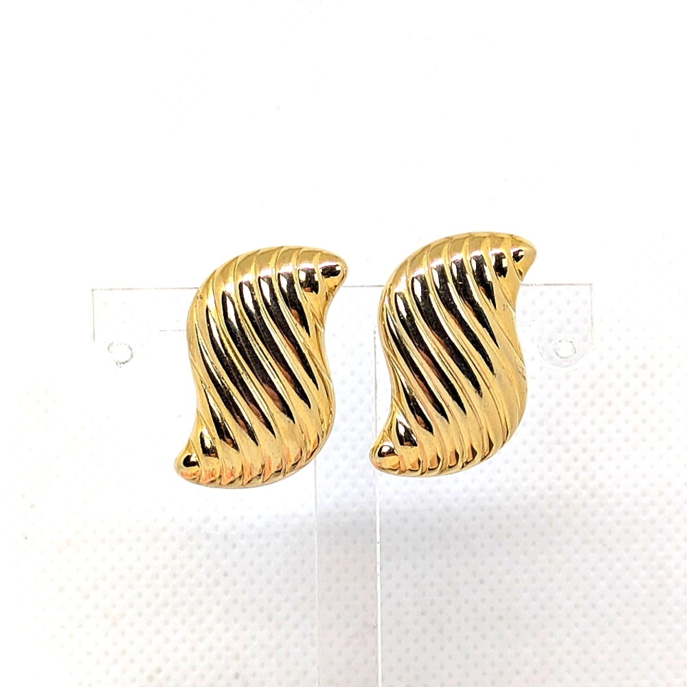 Vintage Gold Tone Clip On Earrings Lightweight Metal Elegant Wave Design